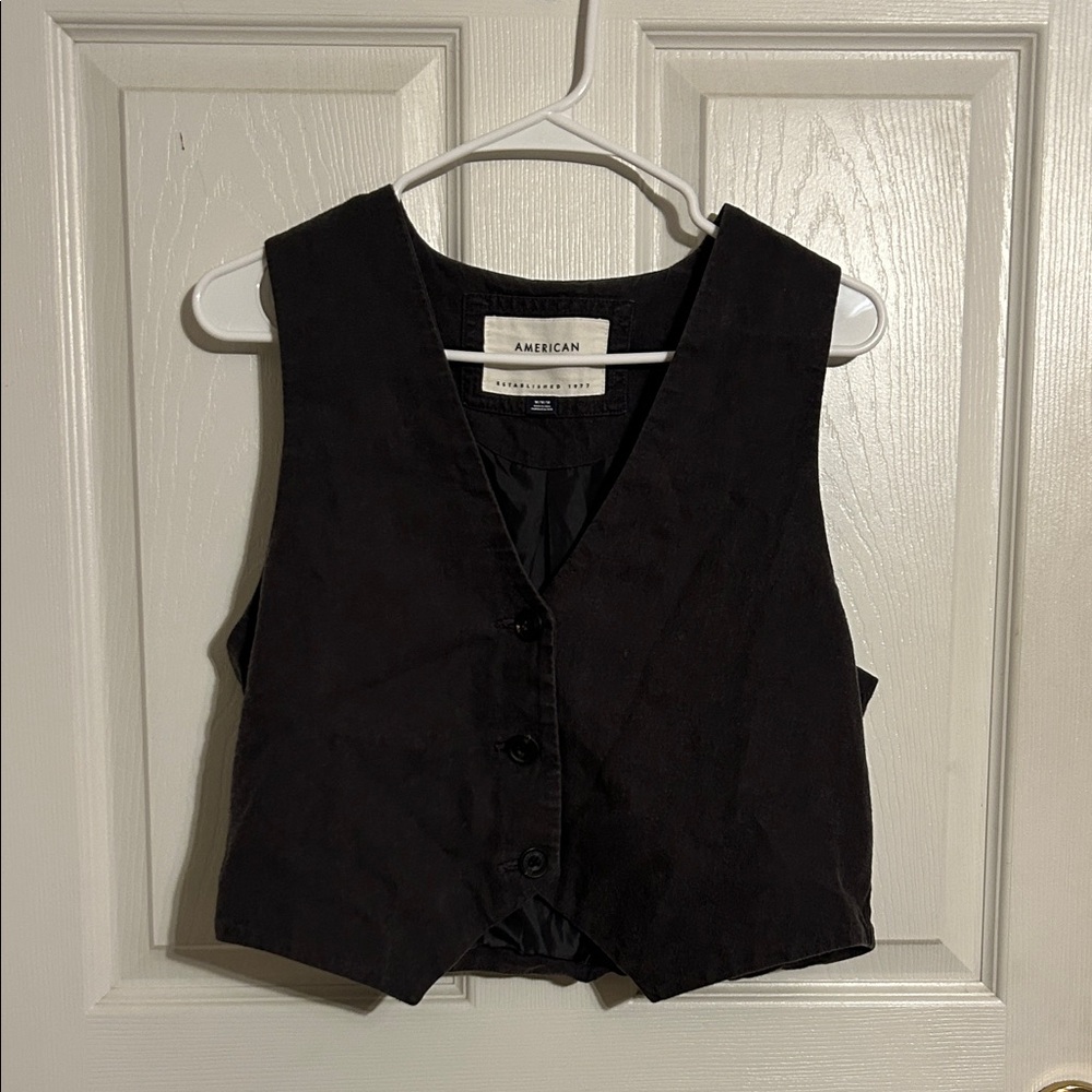 American Eagle Outfitters Women's Black Button-Up Vest